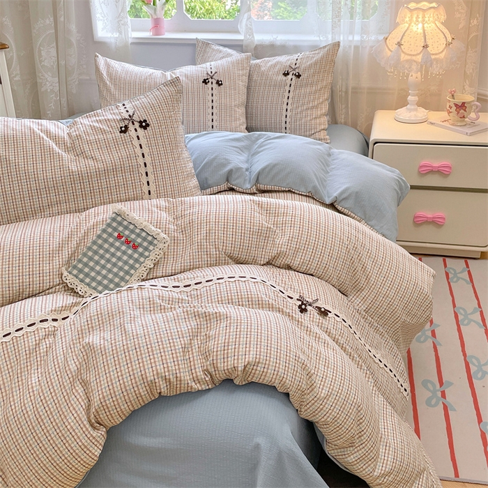 91家纺网 家纺一手货源 找家纺 梦舒羽2025新款双层纱蕾丝花边四件套学生宿舍床单款床上用品四件套  蕾丝花边-魅力蓝咖