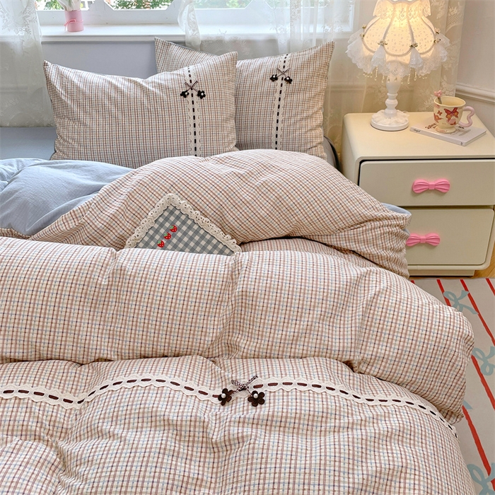 91家纺网 家纺一手货源 找家纺 梦舒羽2025新款双层纱蕾丝花边四件套学生宿舍床单款床上用品四件套  蕾丝花边-魅力蓝咖