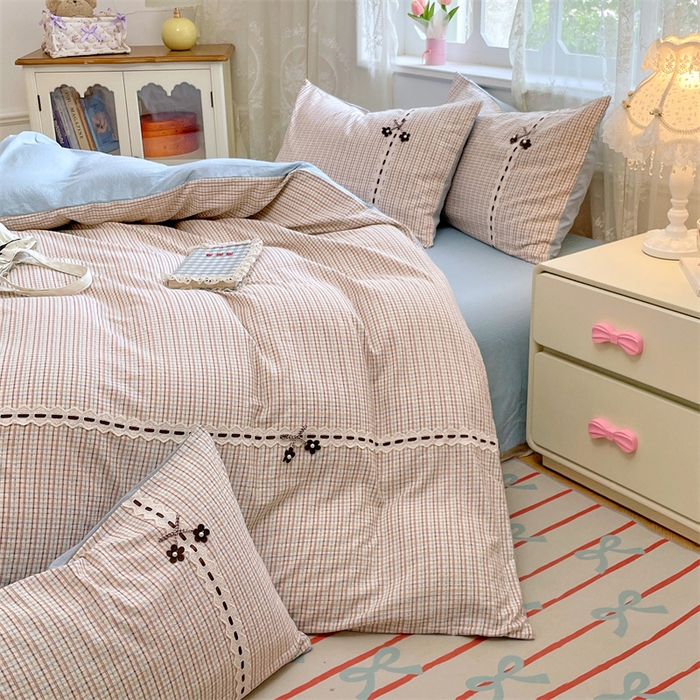 91家纺网 家纺一手货源 找家纺 梦舒羽2025新款双层纱蕾丝花边四件套学生宿舍床单款床上用品四件套  蕾丝花边-魅力蓝咖