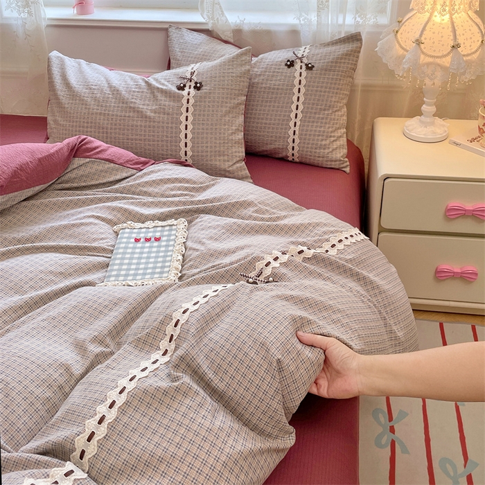 91家纺网 家纺一手货源 找家纺 梦舒羽2025新款双层纱蕾丝花边四件套学生宿舍床单款床上用品四件套  蕾丝花边-明古灰格