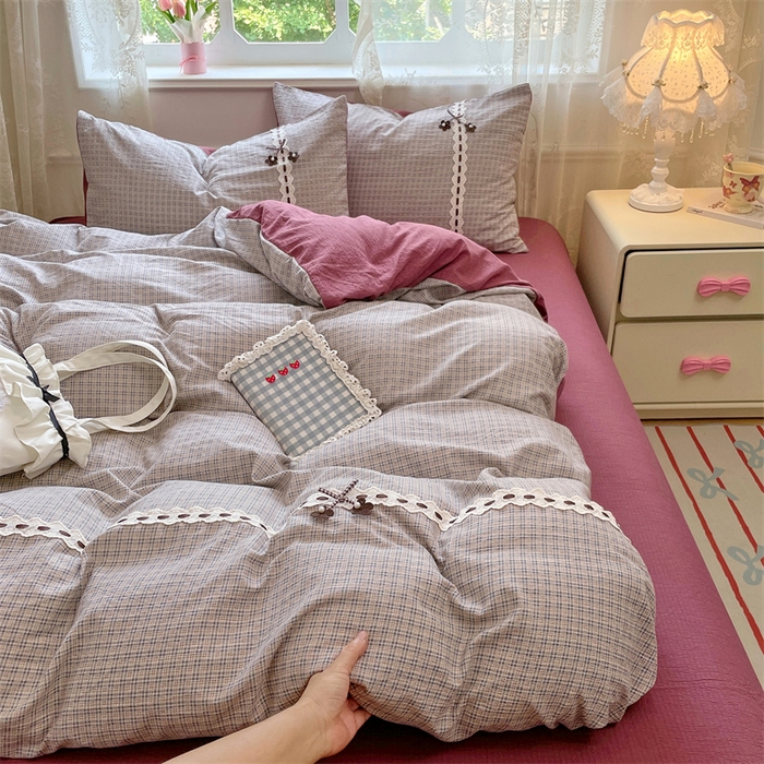 91家纺网 家纺一手货源 找家纺 梦舒羽2025新款双层纱蕾丝花边四件套学生宿舍床单款床上用品四件套  蕾丝花边-明古灰格