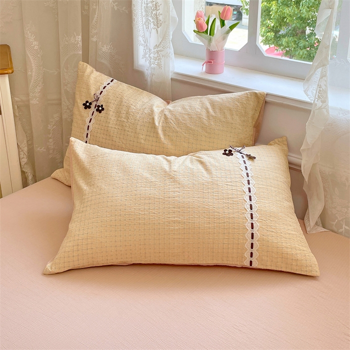 91家纺网 家纺一手货源 找家纺 梦舒羽2025新款双层纱蕾丝花边四件套学生宿舍床单款床上用品四件套  蕾丝花边-秋田黄格