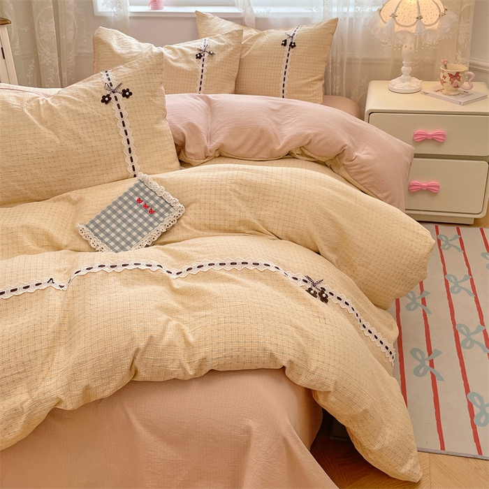 91家纺网 家纺一手货源 找家纺 梦舒羽2025新款双层纱蕾丝花边四件套学生宿舍床单款床上用品四件套  蕾丝花边-秋田黄格