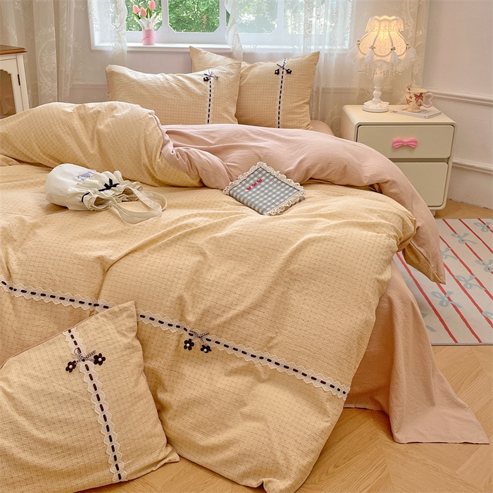 91家纺网 家纺一手货源 找家纺 梦舒羽2025新款双层纱蕾丝花边四件套学生宿舍床单款床上用品四件套  蕾丝花边-秋田黄格