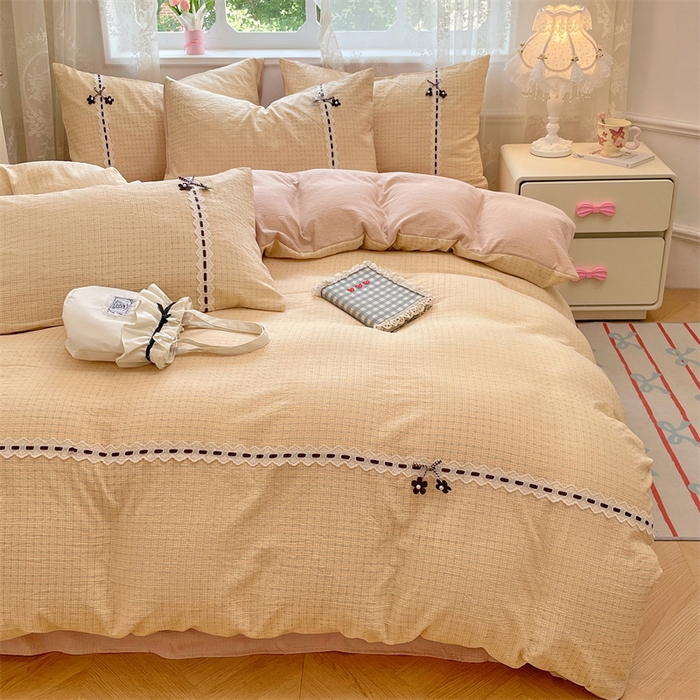 91家纺网 家纺一手货源 找家纺 梦舒羽2025新款双层纱蕾丝花边四件套学生宿舍床单款床上用品四件套  蕾丝花边-秋田黄格