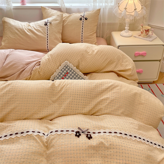 91家纺网 家纺一手货源 找家纺 梦舒羽2025新款双层纱蕾丝花边四件套学生宿舍床单款床上用品四件套  蕾丝花边-秋田黄格