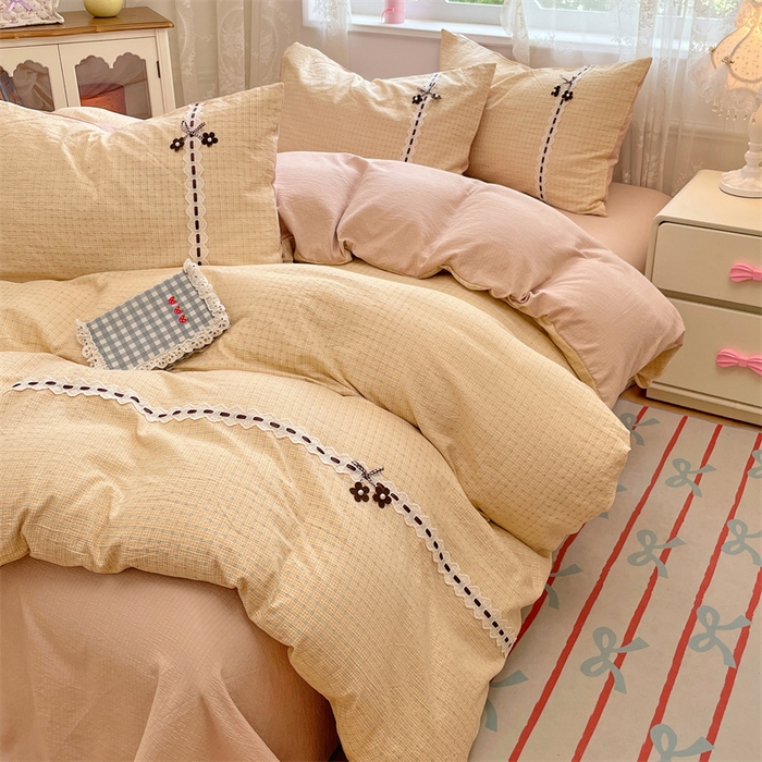 91家纺网 家纺一手货源 找家纺 梦舒羽2025新款双层纱蕾丝花边四件套学生宿舍床单款床上用品四件套  蕾丝花边-秋田黄格