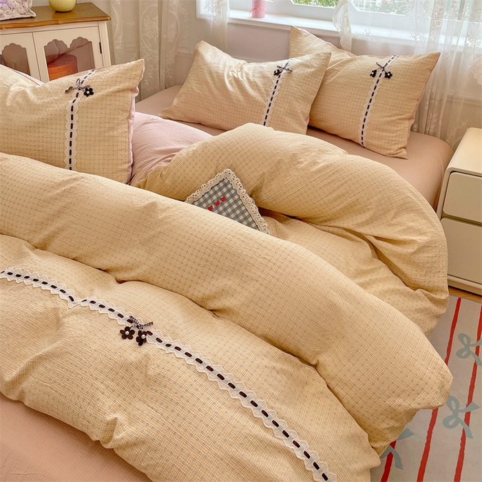 91家纺网 家纺一手货源 找家纺 梦舒羽2025新款双层纱蕾丝花边四件套学生宿舍床单款床上用品四件套  蕾丝花边-秋田黄格