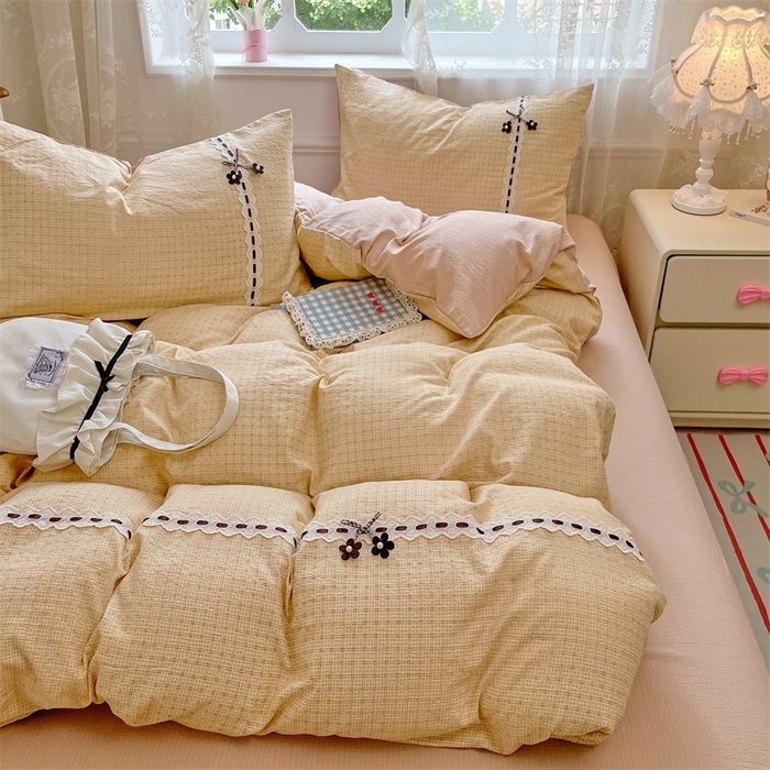 91家纺网 家纺一手货源 找家纺 梦舒羽2025新款双层纱蕾丝花边四件套学生宿舍床单款床上用品四件套  蕾丝花边-秋田黄格