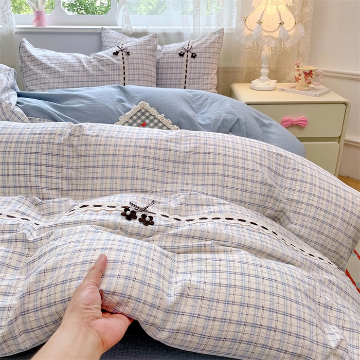 91家纺网 家纺一手货源 找家纺 梦舒羽2025新款双层纱蕾丝花边四件套学生宿舍床单款床上用品四件套  蕾丝花边-天空蓝格