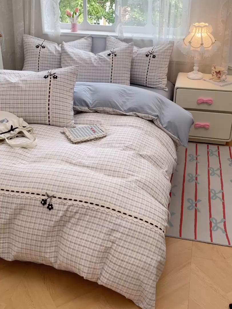 91家纺网 家纺一手货源 找家纺 梦舒羽2025新款双层纱蕾丝花边四件套学生宿舍床单款床上用品四件套  蕾丝花边-天空蓝格