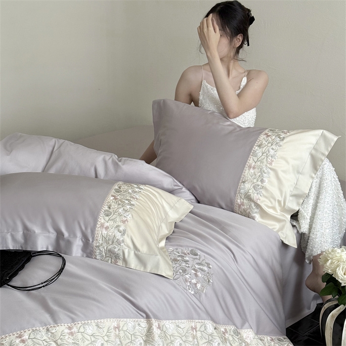 91家纺网 家纺一手货源 找家纺 鹿班家居 2024新款100S长绒棉高精密刺绣系列——间隙花影 浅紫灰