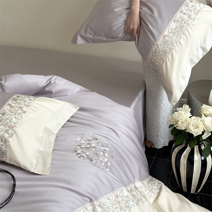 91家纺网 家纺一手货源 找家纺 鹿班家居 2024新款100S长绒棉高精密刺绣系列——间隙花影 浅紫灰