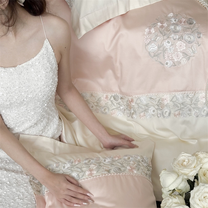 91家纺网 家纺一手货源 找家纺 鹿班家居 2024新款100S长绒棉高精密刺绣系列——间隙花影 樱花粉