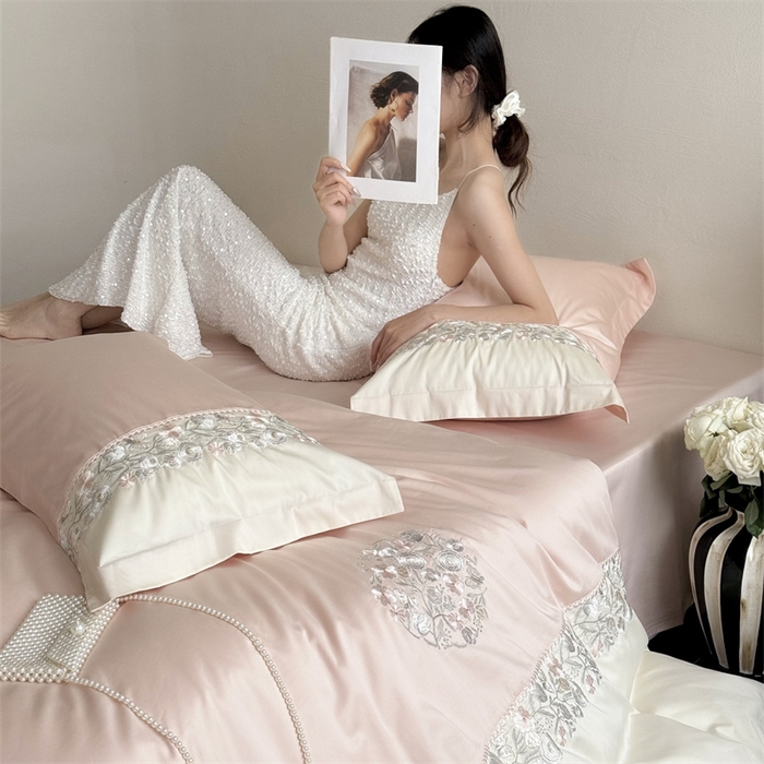 91家纺网 家纺一手货源 找家纺 鹿班家居 2024新款100S长绒棉高精密刺绣系列——间隙花影 樱花粉