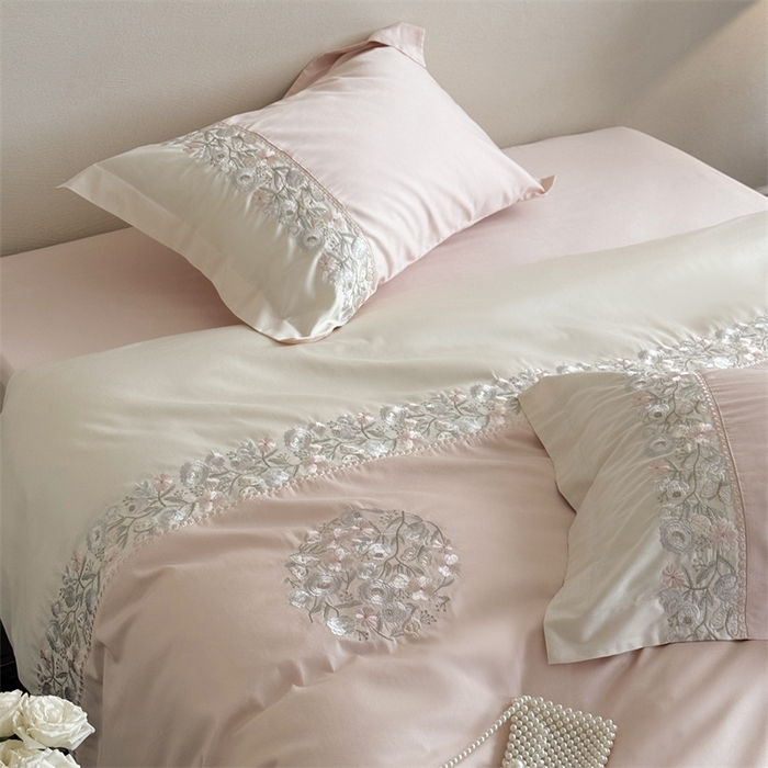 91家纺网 家纺一手货源 找家纺 鹿班家居 2024新款100S长绒棉高精密刺绣系列——间隙花影 樱花粉