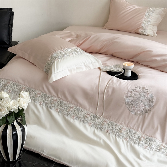 91家纺网 家纺一手货源 找家纺 鹿班家居 2024新款100S长绒棉高精密刺绣系列——间隙花影 樱花粉