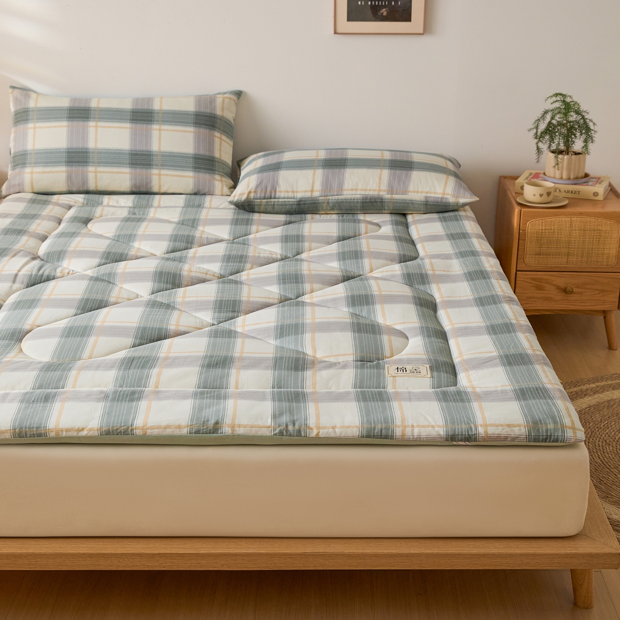 91家纺网 家纺一手货源 找家纺 爱屋及屋 2025新款无印风四季款棉花床垫 韵绿格