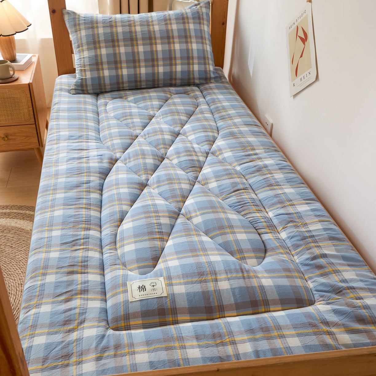 91家纺网 家纺一手货源 找家纺 爱屋及屋 2025款无印风学生棉花床垫 简析蓝