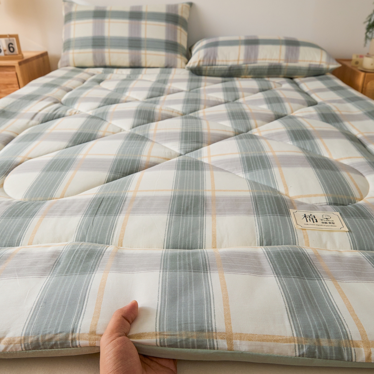 91家纺网 家纺一手货源 找家纺 爱屋及屋 2025新款无印风四季款棉花床垫 韵绿格