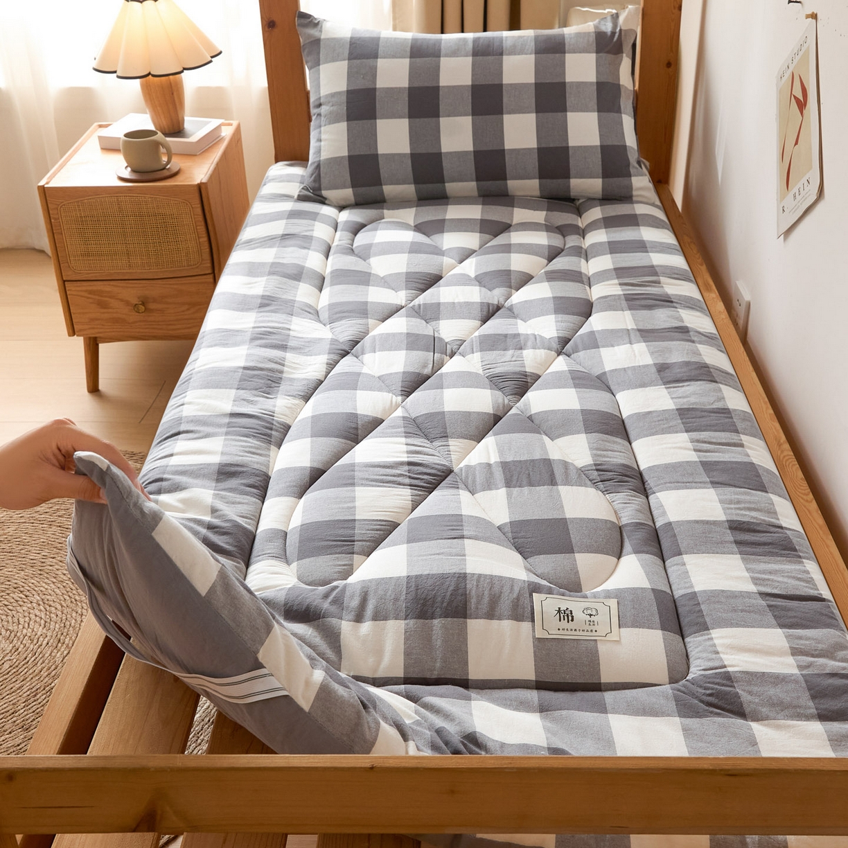 91家纺网 家纺一手货源 找家纺 爱屋及屋 2025款无印风学生棉花床垫 灰中格