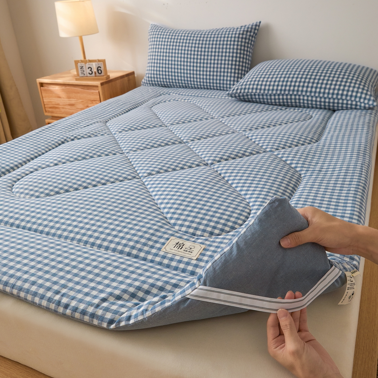 91家纺网 家纺一手货源 找家纺 爱屋及屋 2025新款无印风四季款棉花床垫 蓝小格