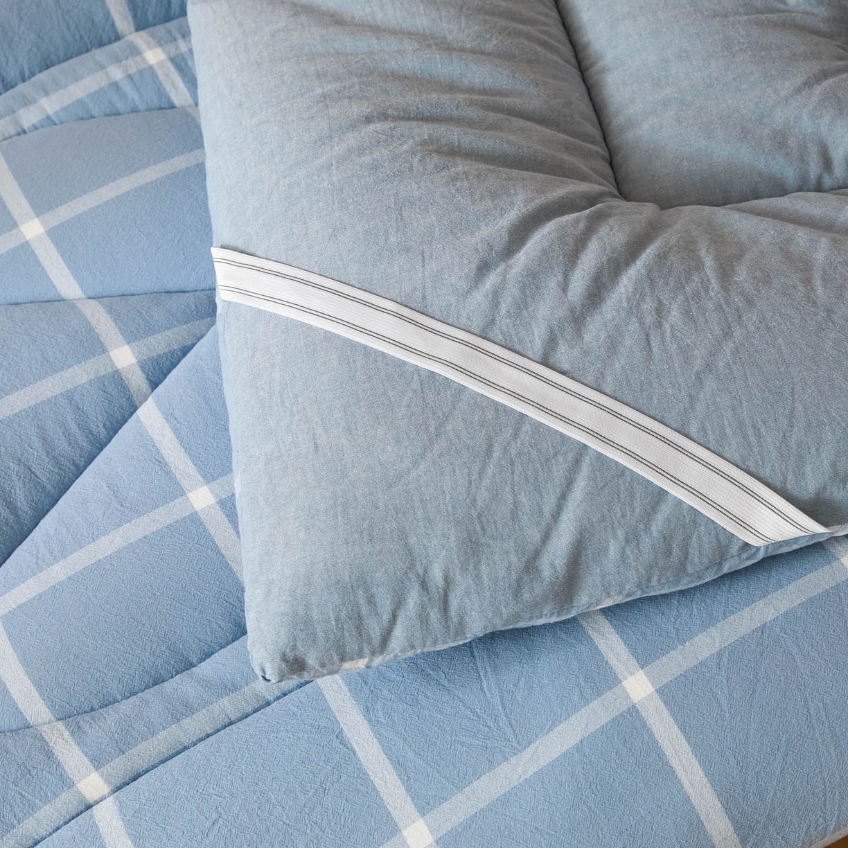 91家纺网 家纺一手货源 找家纺 爱屋及屋 2025款无印风学生棉花床垫 海蓝大格