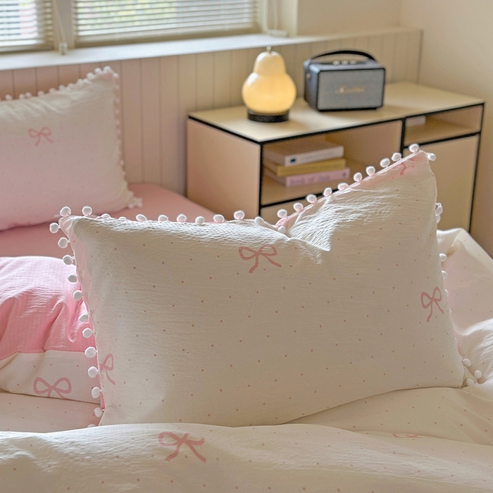 91家纺网 家纺一手货源 找家纺 缘生活 2025新款皱皱纱毛球球流苏四件套 皱皱纱球球流苏-蝴蝶结粉