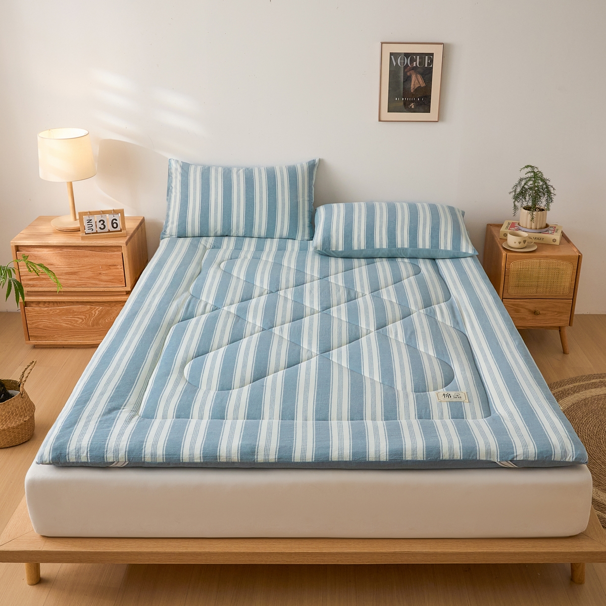 91家纺网 家纺一手货源 找家纺 爱屋及屋 2025新款无印风四季款棉花床垫 左岸蓝