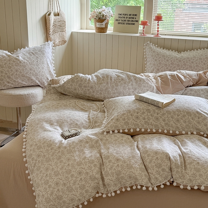 91家纺网 家纺一手货源 找家纺 缘生活 2025新款皱皱纱毛球球流苏四件套 皱皱纱球球流苏-碎花灰棕