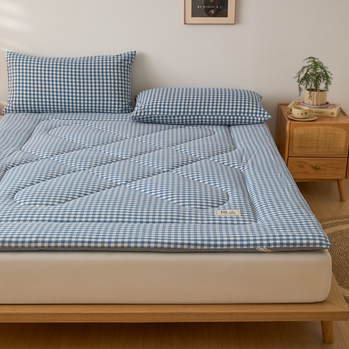 91家纺网 家纺一手货源 找家纺 爱屋及屋 2025新款无印风四季款棉花床垫 蓝小格