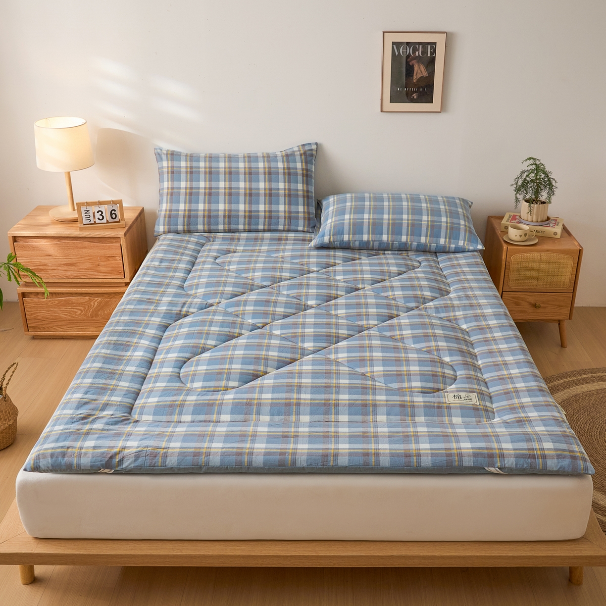 91家纺网 家纺一手货源 找家纺 爱屋及屋 2025新款无印风四季款棉花床垫 简析蓝