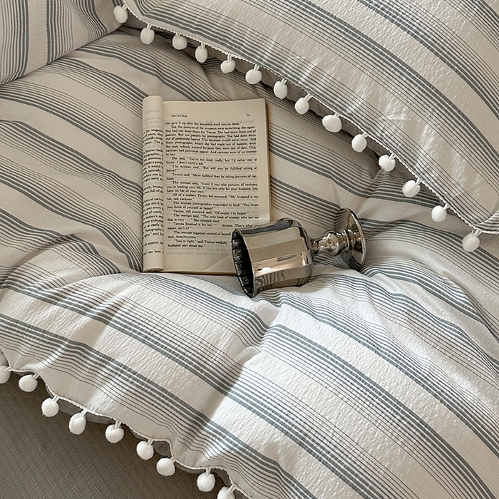 91家纺网 家纺一手货源 找家纺 缘生活 2025新款皱皱纱毛球球流苏四件套 皱皱纱球球流苏-绅士条纹