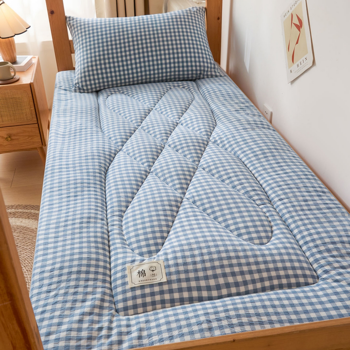91家纺网 家纺一手货源 找家纺 爱屋及屋 2025款无印风学生棉花床垫 蓝小格