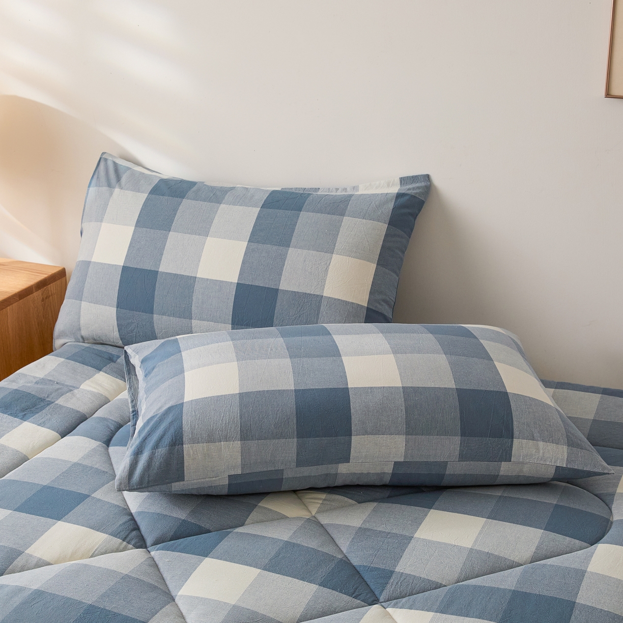 91家纺网 家纺一手货源 找家纺 爱屋及屋 2025新款无印风四季款棉花床垫 蓝中格