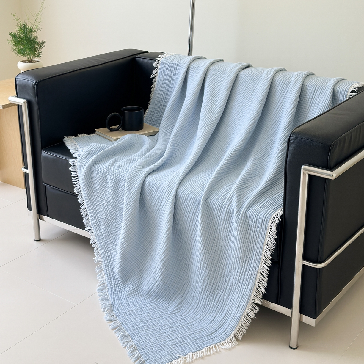 91家纺网 家纺一手货源 找家纺 淑女公社家纺 2025新款双色全棉纯棉皱皱纱流苏毯 双色流苏毯 浅浅蓝