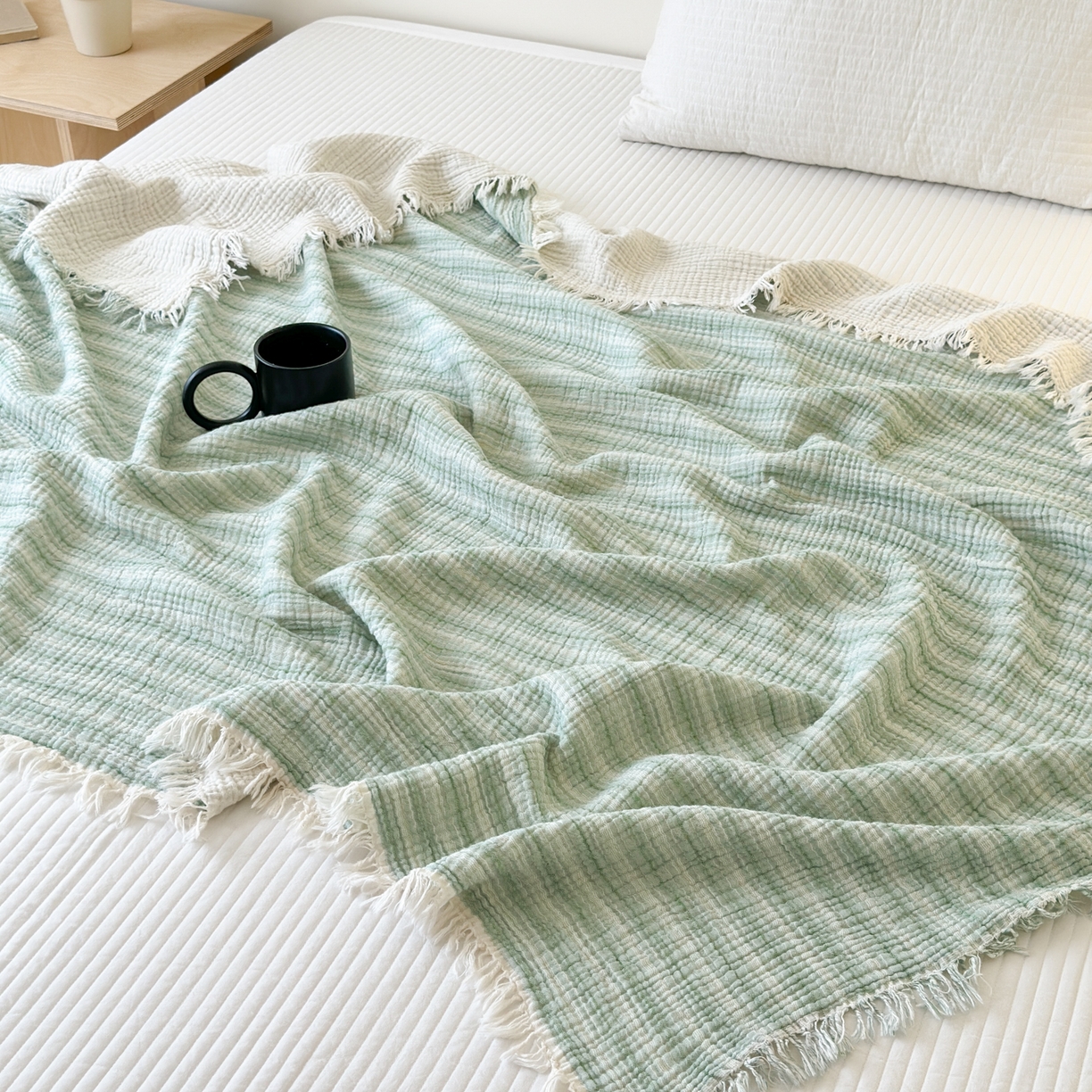 91家纺网 家纺一手货源 找家纺 淑女公社家纺 2025新款双色全棉纯棉皱皱纱流苏毯 双色流苏毯 条纹水绿