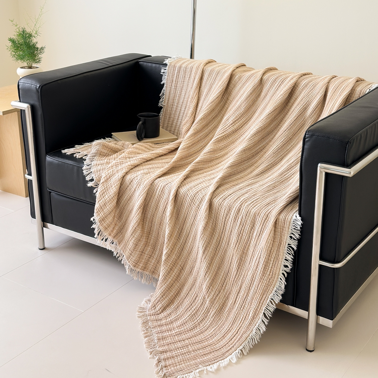 91家纺网 家纺一手货源 找家纺 （总）淑女公社家纺 2025新款双色全棉纯棉皱皱纱流苏毯