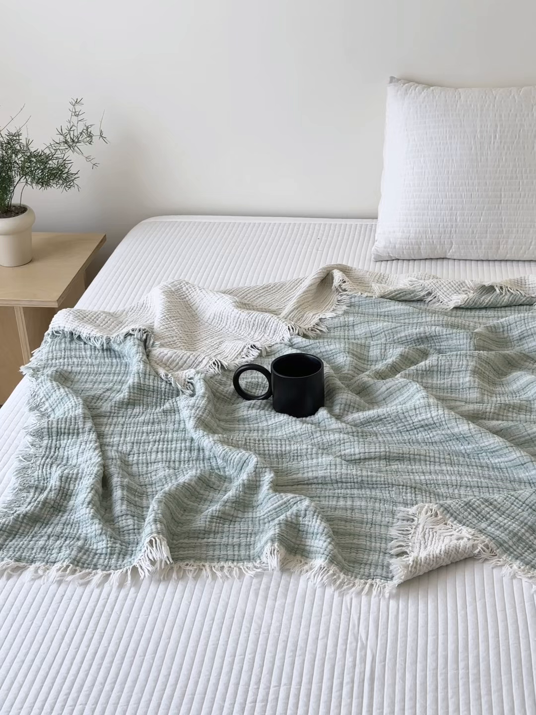 91家纺网 家纺一手货源 找家纺 淑女公社家纺 2025新款双色全棉纯棉皱皱纱流苏毯 双色流苏毯 条纹水绿