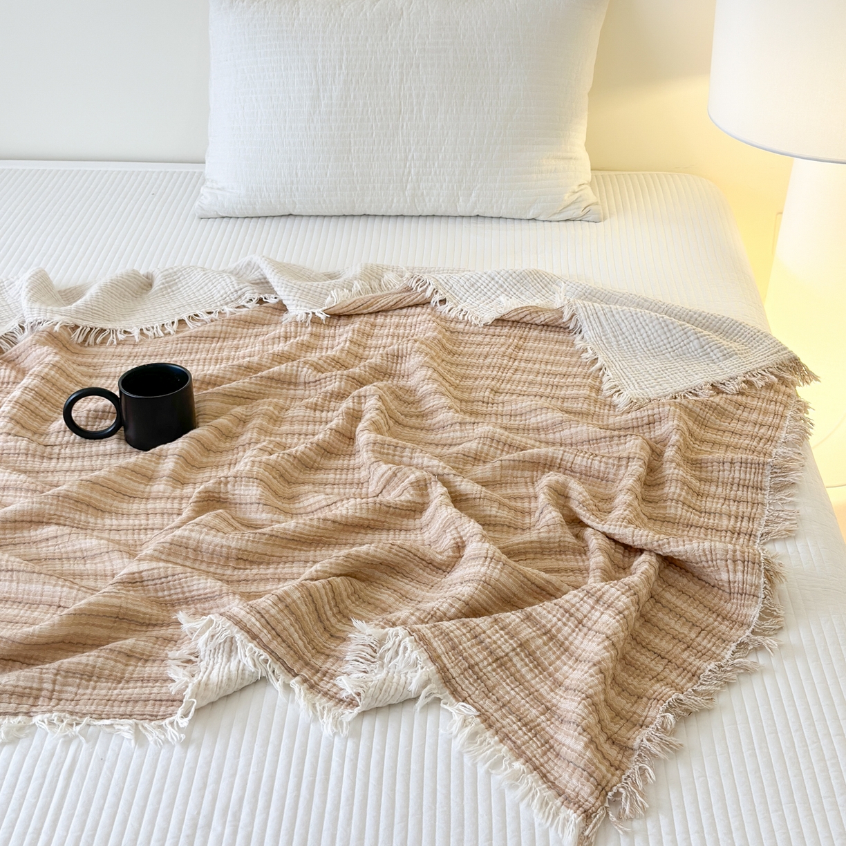 91家纺网 家纺一手货源 找家纺 （总）淑女公社家纺 2025新款双色全棉纯棉皱皱纱流苏毯