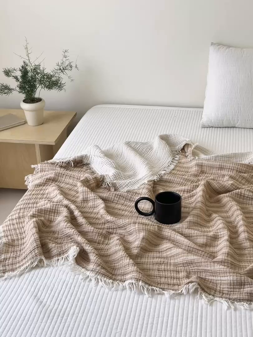 91家纺网 家纺一手货源 找家纺 （总）淑女公社家纺 2025新款双色全棉纯棉皱皱纱流苏毯