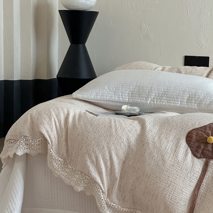 91家纺网 家纺一手货源 找家纺 （总）月夏 2025新款手工贴布棉麻四件套-荷塘月色