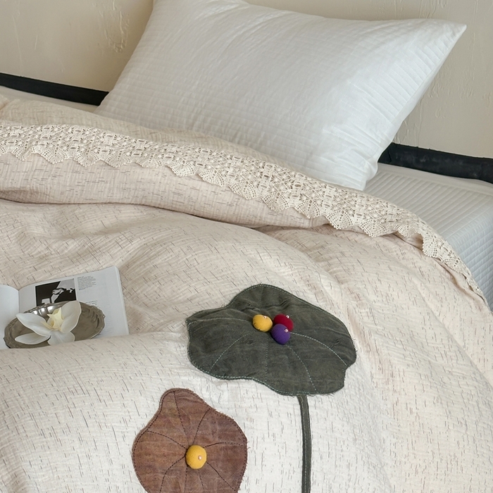 91家纺网 家纺一手货源 找家纺 （总）月夏 2025新款手工贴布棉麻四件套-荷塘月色