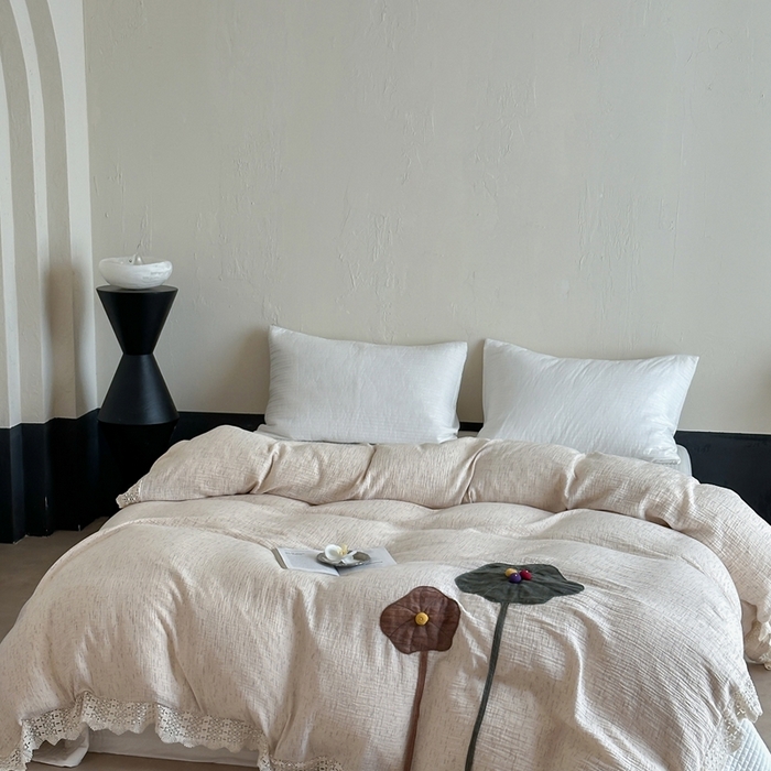 91家纺网 家纺一手货源 找家纺 （总）月夏 2025新款手工贴布棉麻四件套-荷塘月色