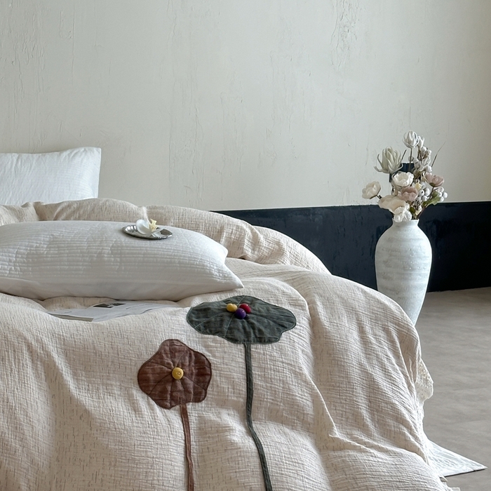 91家纺网 家纺一手货源 找家纺 （总）月夏 2025新款手工贴布棉麻四件套-荷塘月色