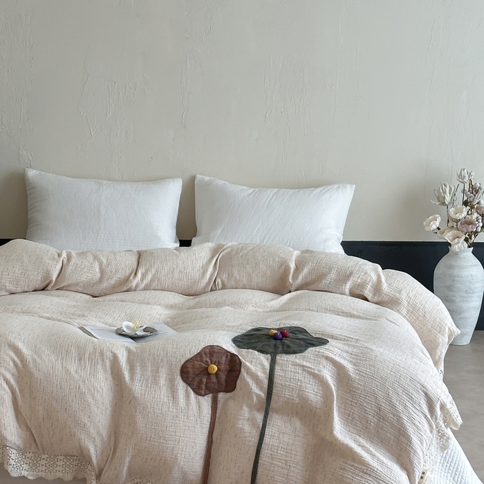 91家纺网 家纺一手货源 找家纺 （总）月夏 2025新款手工贴布棉麻四件套-荷塘月色