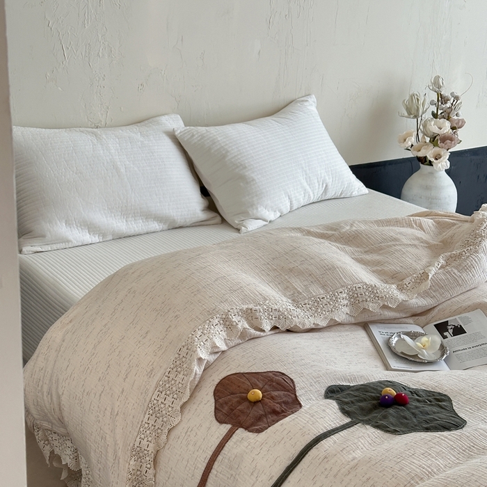 91家纺网 家纺一手货源 找家纺 （总）月夏 2025新款手工贴布棉麻四件套-荷塘月色