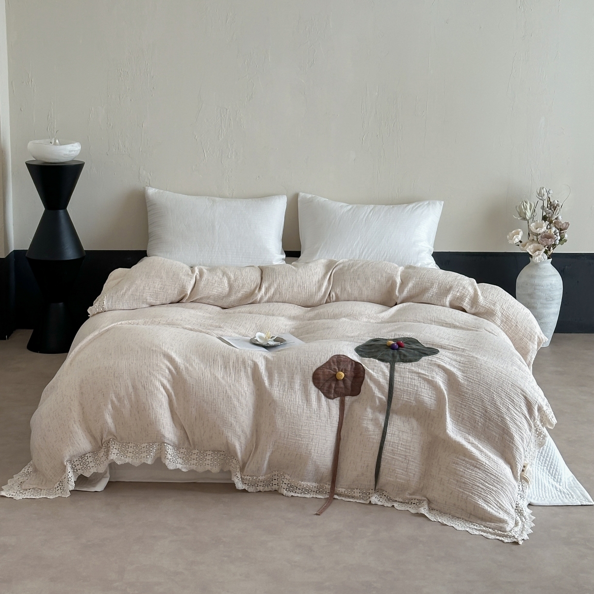 91家纺网 家纺一手货源 找家纺 （总）月夏 2025新款手工贴布棉麻四件套-荷塘月色