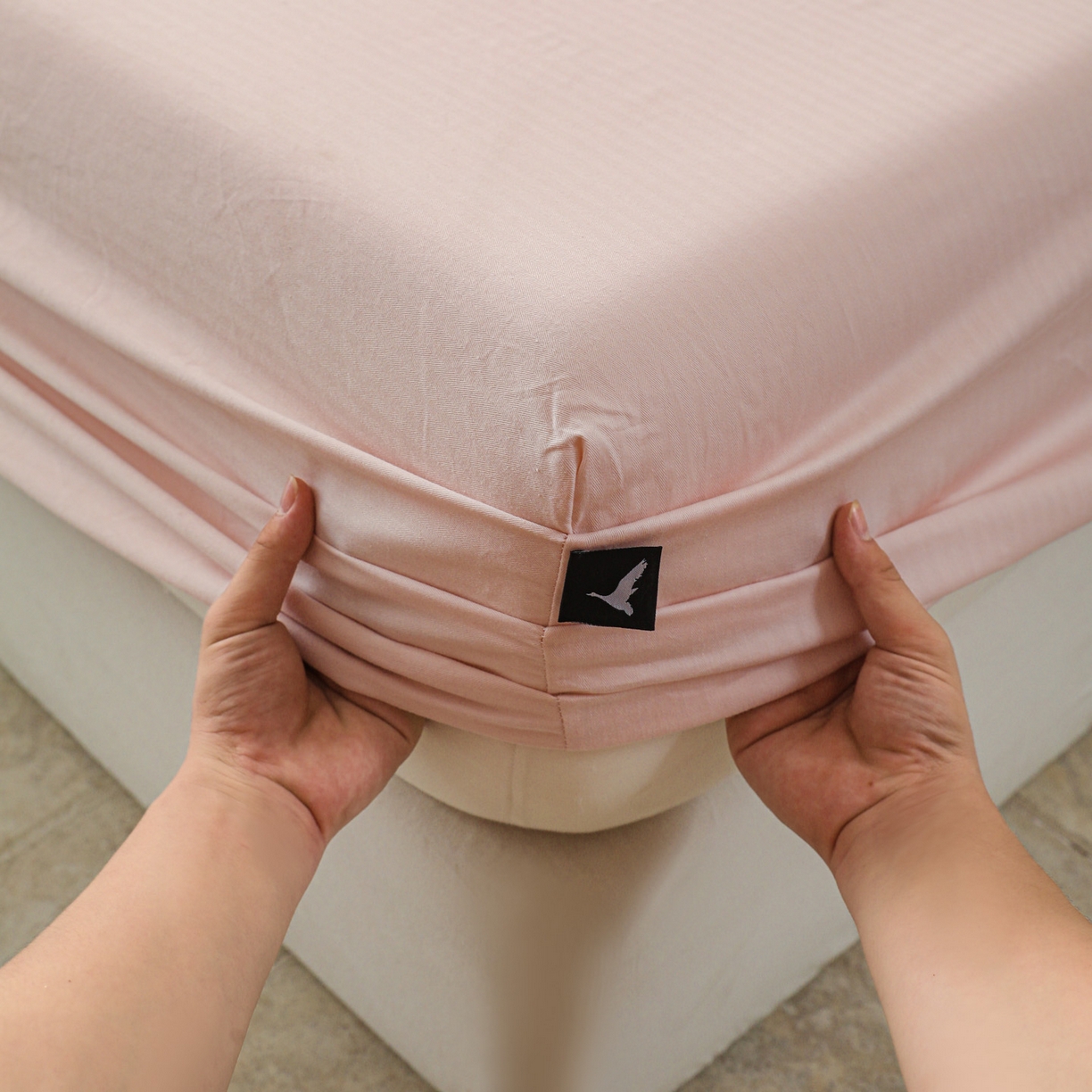 91家纺网 家纺一手货源 找家纺 眠博士 2025新款大雁纹小提花全棉纯棉床笠单件-单床笠 床笠-雁纹粉