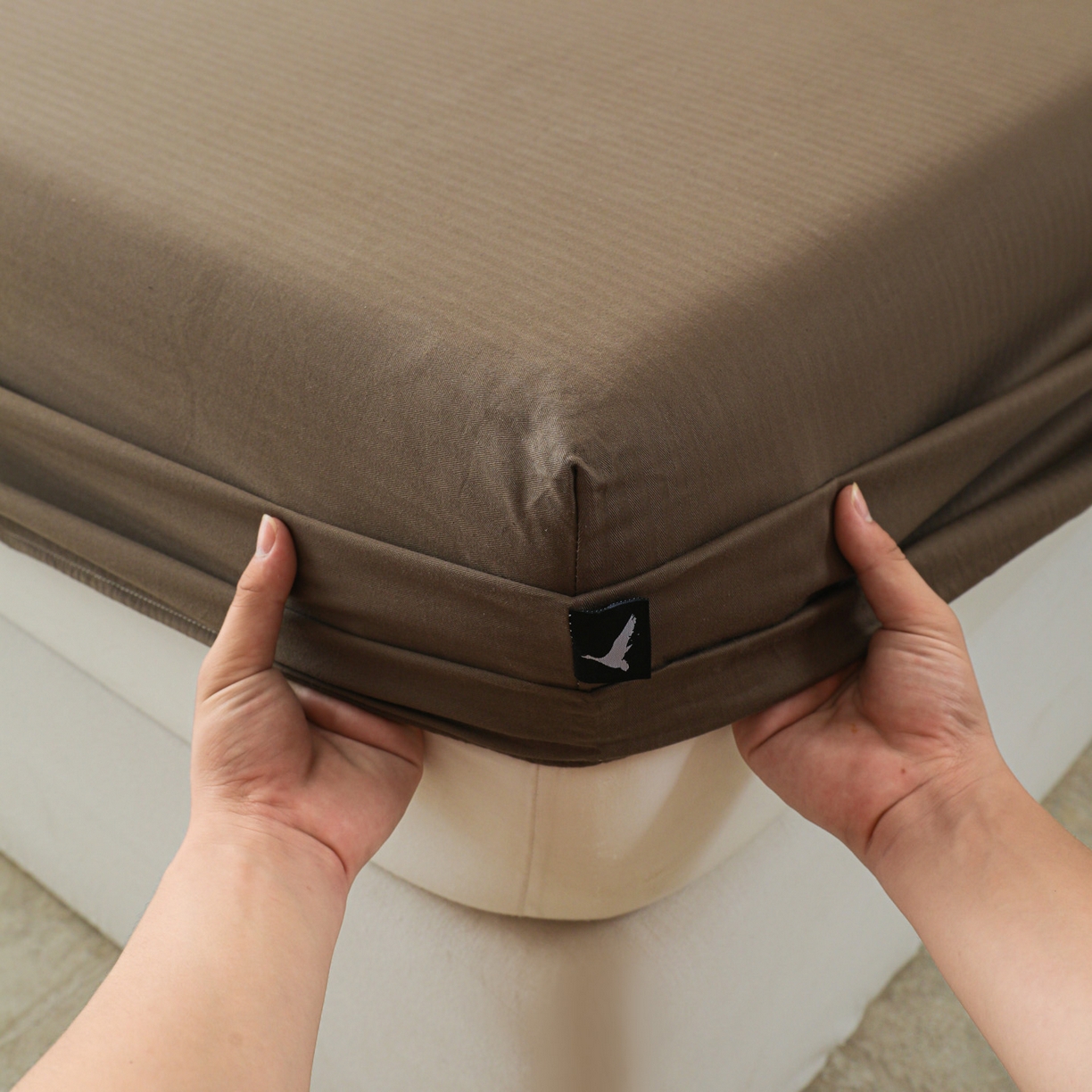 91家纺网 家纺一手货源 找家纺 眠博士 2025新款大雁纹小提花全棉纯棉床笠单件-单床笠 床笠-雁纹棕咖